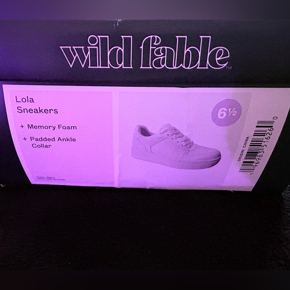 Lola Sneakers - Picture 3 of 3